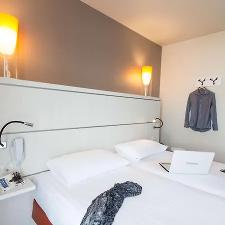 Hotel Confort La Rochelle Centre Les Minimes 3*