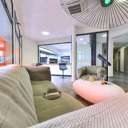 Confort La Rochelle Centre Les Minimes Hotel