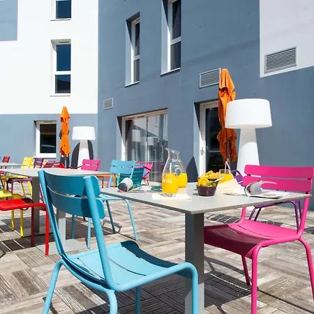 Confort La Rochelle Centre Les Minimes Hotel 3*