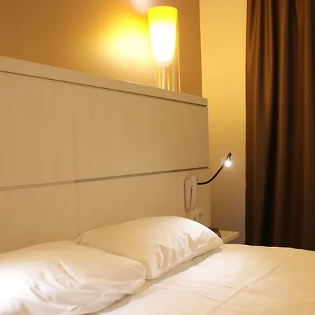 Confort La Rochelle Centre Les Minimes Hotel