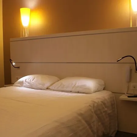 Hotel Confort La Rochelle Centre Les Minimes 3*