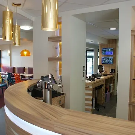 Confort La Rochelle Centre Les Minimes Hotel