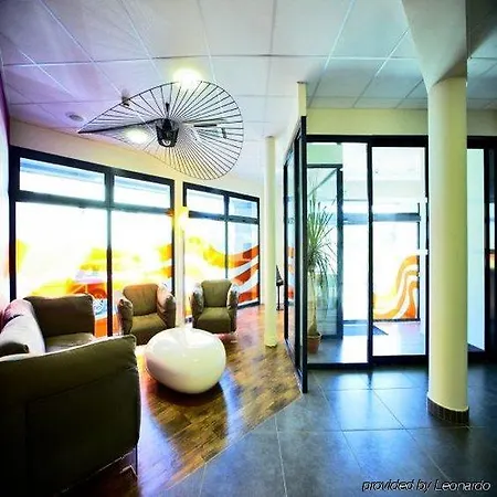 Hotel Confort La Rochelle Centre Les Minimes 3*