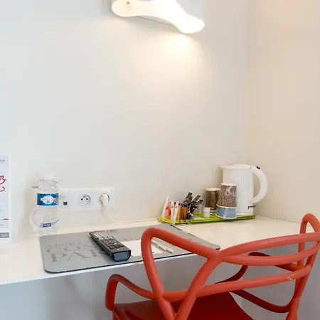 Confort La Rochelle Centre Les Minimes Hotel 3*