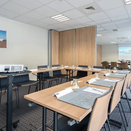 Kyriad La Rochelle Centre - Les Minimes Hotel 3*